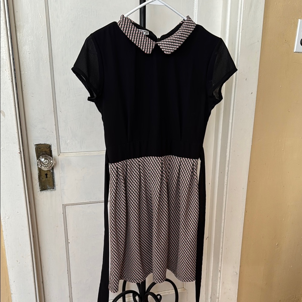 Chic Black White w Pink Patterned Dress